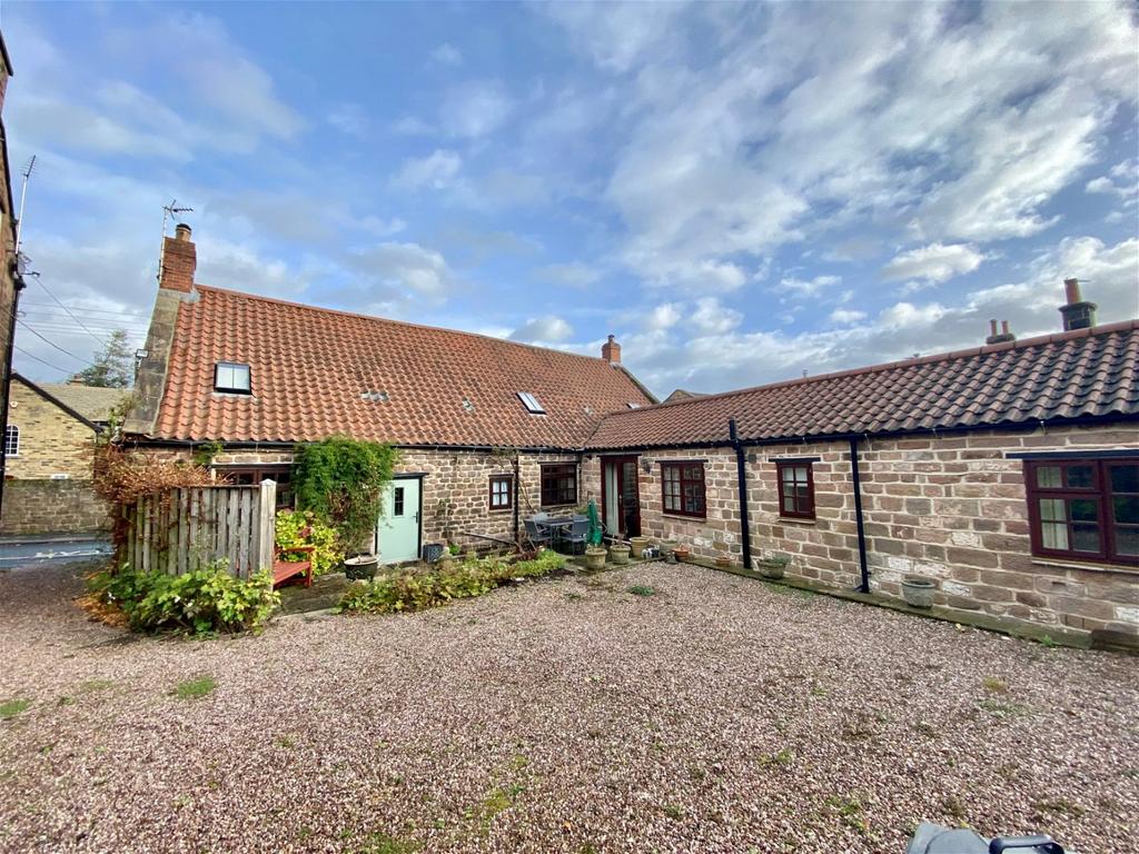 Spofforth, Castle Street,Harrogate, HG3 4 bed link detached house for