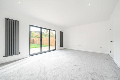 3 bedroom detached house for sale, Chaudewell Close, Chadwell Heath, Romford, RM6