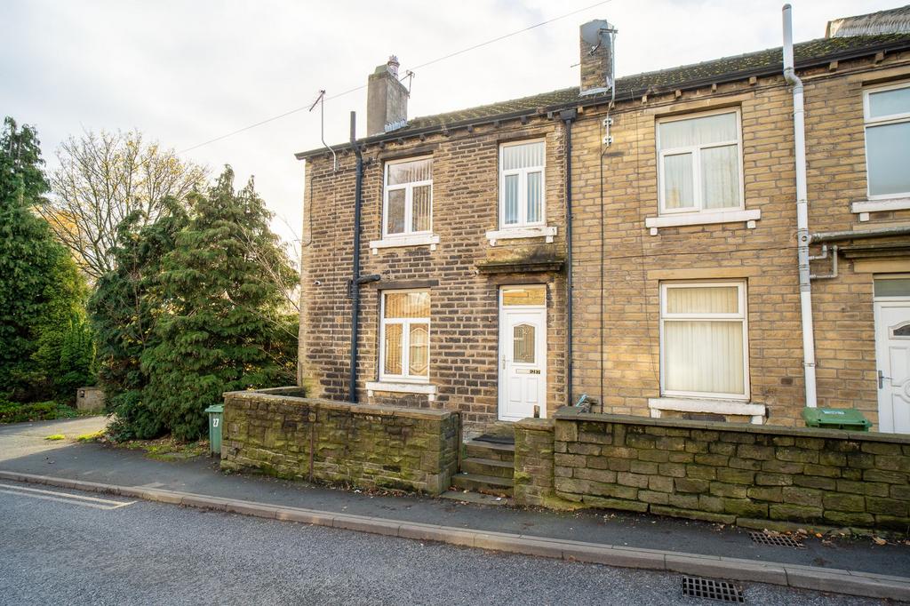 Longwood Road, Huddersfield, HD3 1 bed end of terrace house £100,000