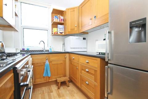 2 bedroom flat to rent, Rodney Road, New Malden