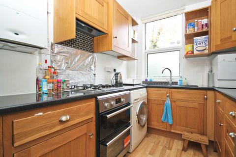 2 bedroom flat to rent, Rodney Road, New Malden