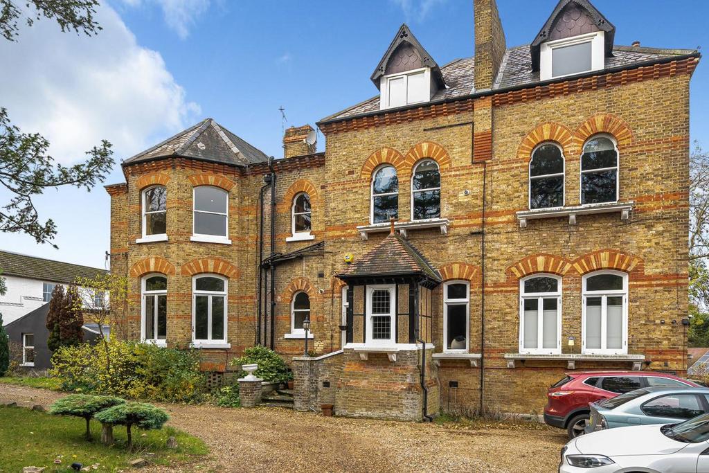 Kingswood Road, Bromley 2 bed flat £475,000