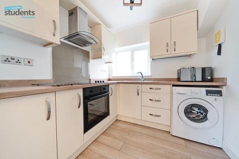 4 bedroom semi-detached house to rent, Upper Bevendean Avenue, Brighton BN2