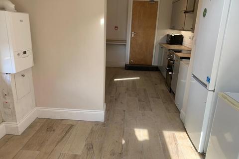 6 bedroom house to rent - Melton Road, West Bridgford, Nottingham, NG2 7NF