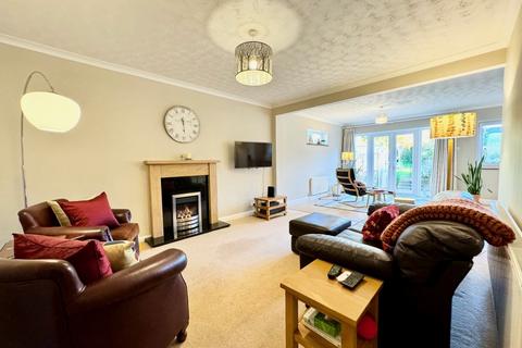 Arden Blays Lane, Englefield Green, Egham, TW20 0PQ