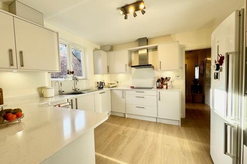 Arden Blays Lane, Englefield Green, Egham, TW20 0PQ