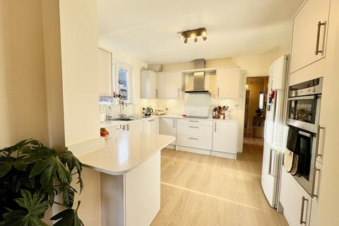 Arden Blays Lane, Englefield Green, Egham, TW20 0PQ