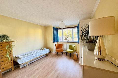 Arden Blays Lane, Englefield Green, Egham, TW20 0PQ