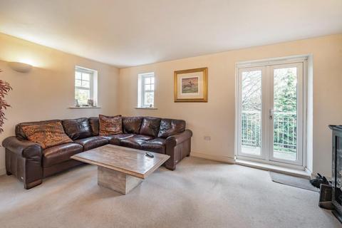 2 bedroom flat for sale, Woking,  Surrey,  GU22