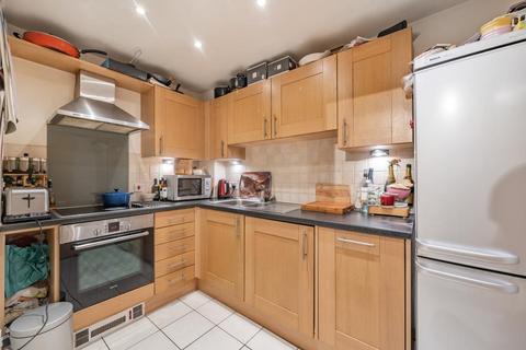 2 bedroom flat for sale, Woking,  Surrey,  GU22