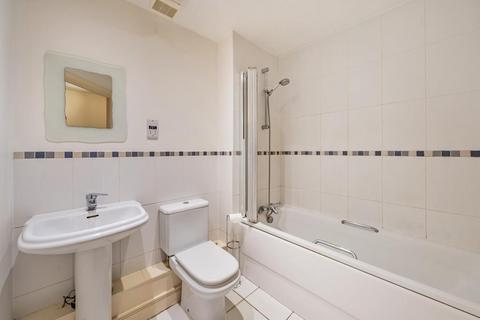 2 bedroom flat for sale, Woking,  Surrey,  GU22