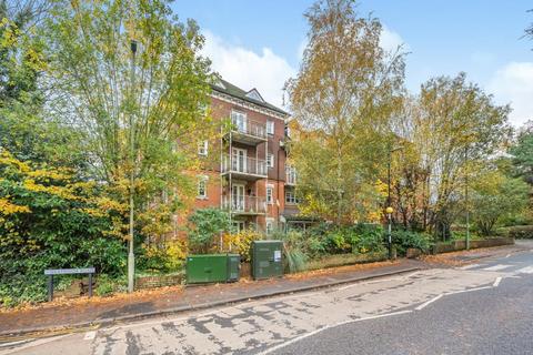 2 bedroom flat for sale, Woking,  Surrey,  GU22