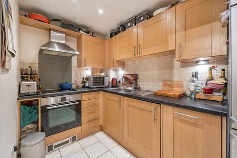 2 bedroom flat for sale, Woking,  Surrey,  GU22