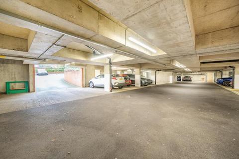 2 bedroom flat for sale, Woking,  Surrey,  GU22