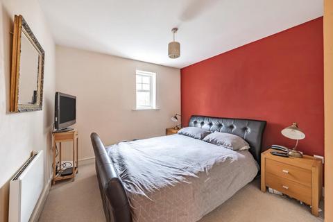 2 bedroom flat for sale, Woking,  Surrey,  GU22