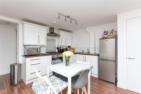 2 bedroom flat to rent, Carlyle Avenue, Brighton BN2