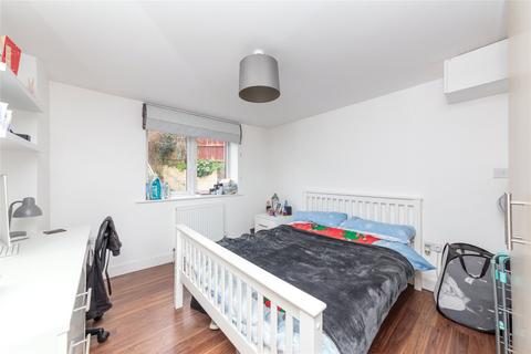 2 bedroom flat to rent, Carlyle Avenue, Brighton BN2