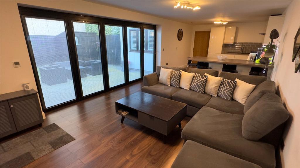 Kitchen/Living Area