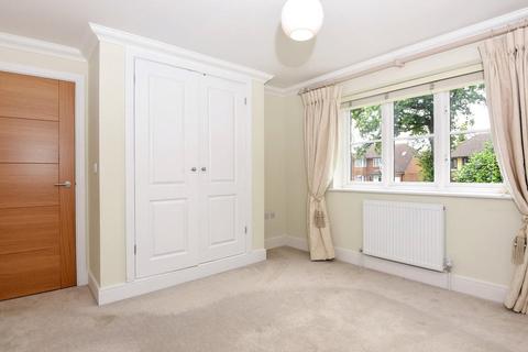 4 bedroom detached house to rent, East Hill, Woking, GU22