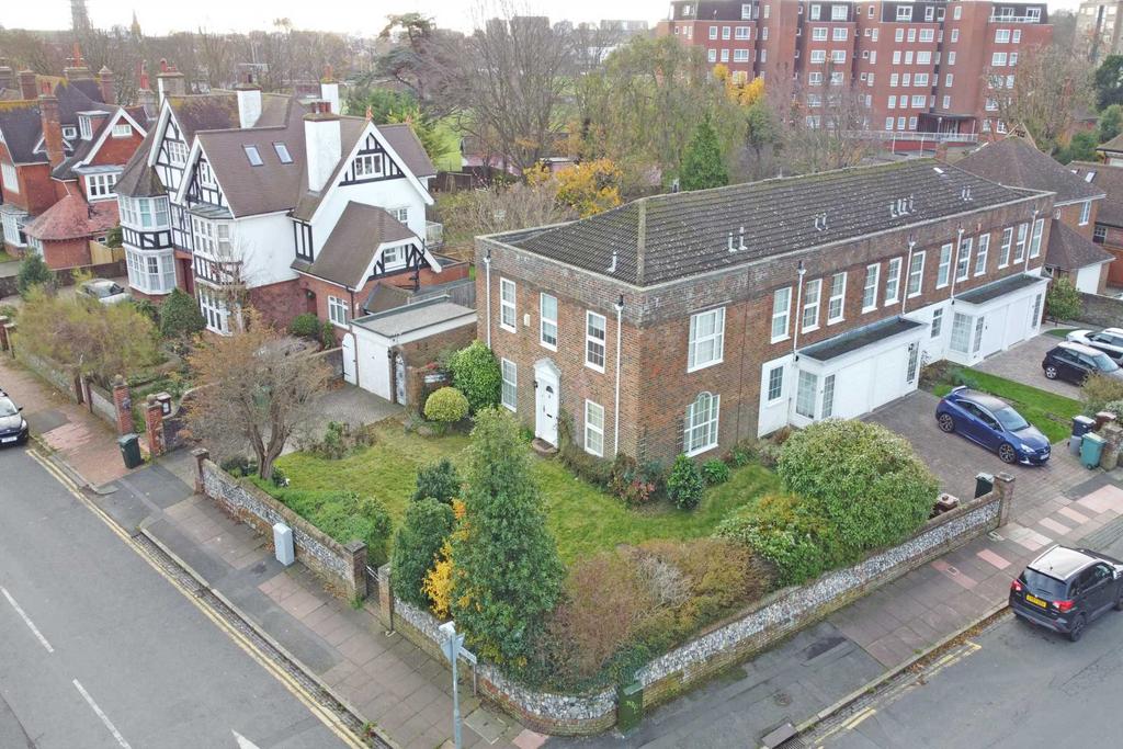 Saffrons Road, Eastbourne, BN21 1DT 3 bed end of terrace house for sale