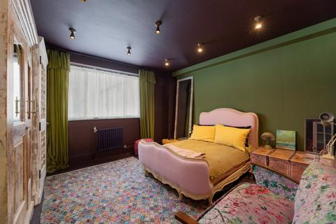 2 bedroom flat for sale, London, London W1G