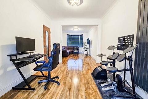 106 Hill Rise, Greenford, UB6 8PE