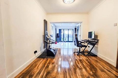 106 Hill Rise, Greenford, UB6 8PE
