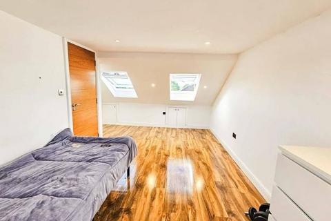 106 Hill Rise, Greenford, UB6 8PE