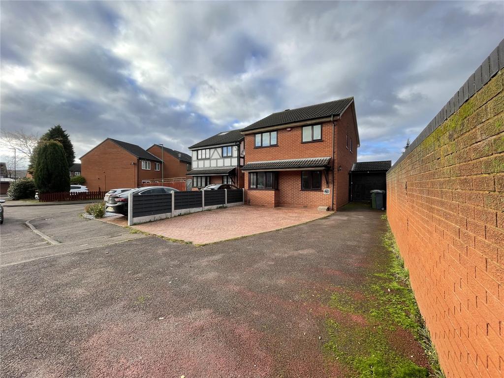 Lakeside Close, Willenhall, West Midlands, WV13 3 bed detached house for sale £279,995
