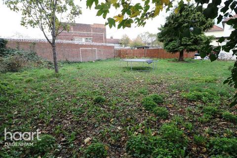 3 bedroom end of terrace house for sale - Elms Gardens, Dagenham