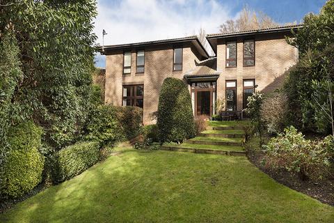 18 Highfields Grove, London, N6 6HN