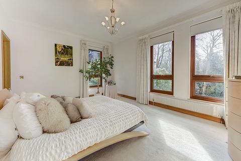 18 Highfields Grove, London, N6 6HN