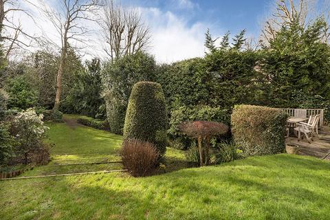 18 Highfields Grove, London, N6 6HN