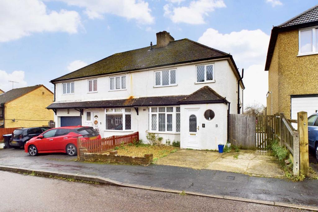 Stratford Way, Boxmoor 3 bed semidetached house for sale £530,000