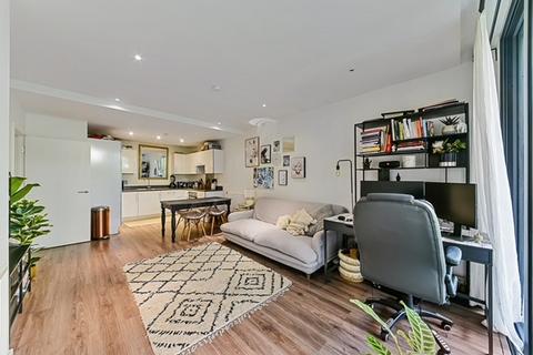 2 bedroom apartment for sale - at Catalina House, 4 Carter Way, London E1