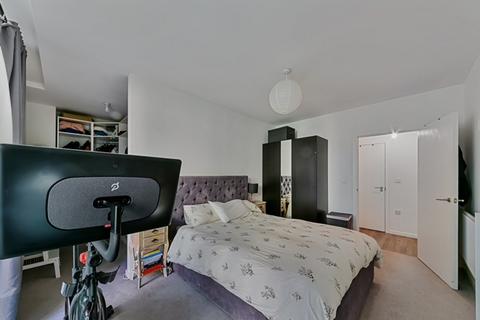 2 bedroom apartment for sale - at Catalina House, 4 Carter Way, London E1