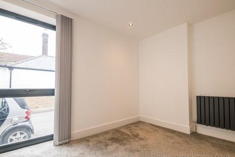 2 bedroom flat to rent - Westow Street, Crystal Palace, SE19 3AH