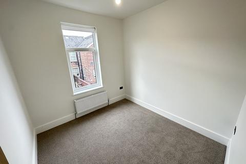 3 bedroom terraced house to rent, Powell Street, Manchester, M16