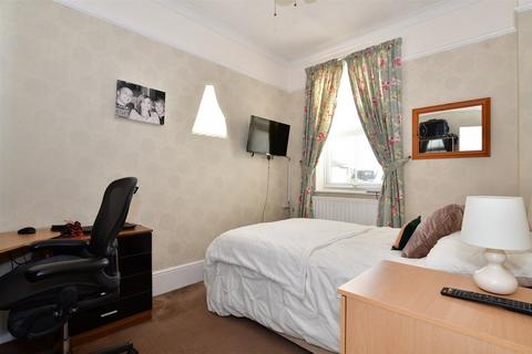 37a Old Road West, Gravesend, DA11 0LH