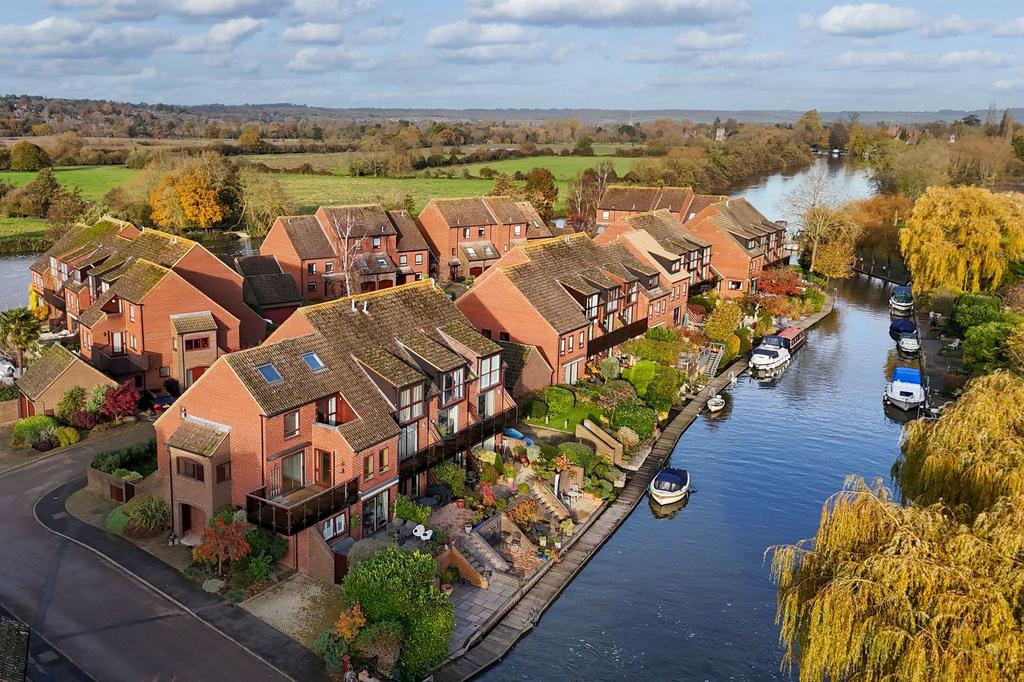 Temple Mill Island, Marlow, SL7 3 bed apartment for sale £775,000
