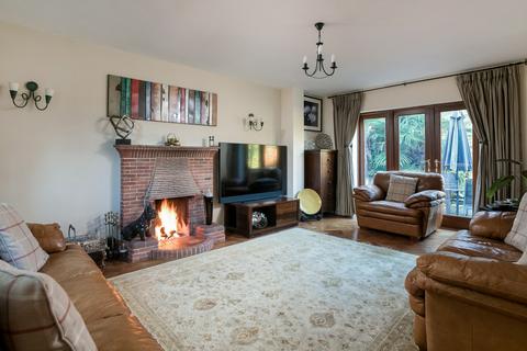 4 bedroom detached house for sale, Church Street, Offenham, Worcestershire WR11 8RW
