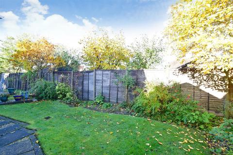 34 Farm Drive, Croydon, CR0 8HR