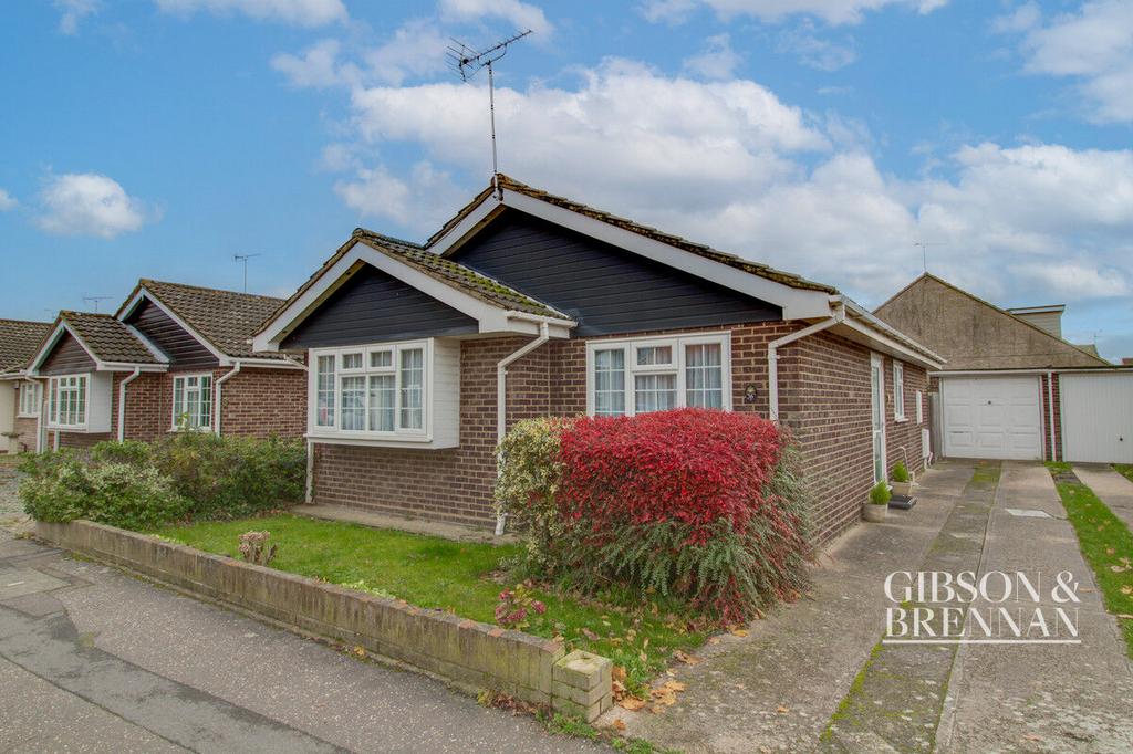 Teigngrace, Southendonsea, SS3 2 bed detached bungalow £415,000