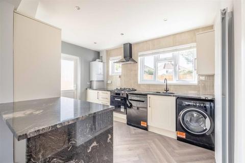 3 bedroom semi-detached house to rent - Manor Road, Windsor, Berkshire, SL4
