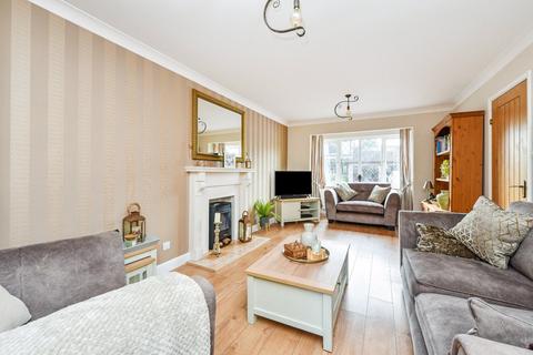 40 Chalcraft Close, Liphook, GU30 7PW