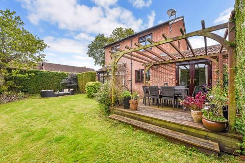 40 Chalcraft Close, Liphook, GU30 7PW