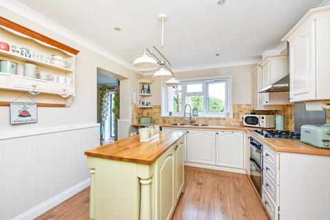 40 Chalcraft Close, Liphook, GU30 7PW