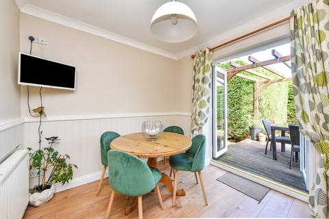 40 Chalcraft Close, Liphook, GU30 7PW