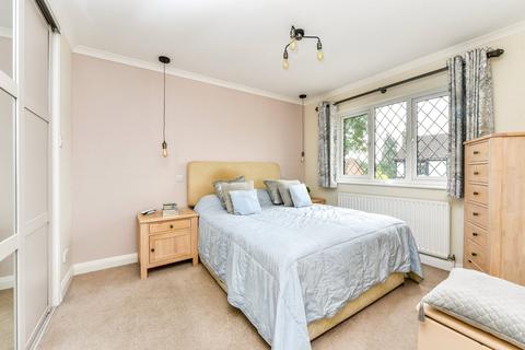 40 Chalcraft Close, Liphook, GU30 7PW