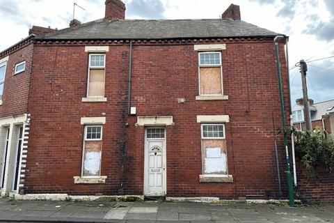 3 bedroom end of terrace house for sale - 63 Devonshire Street, South Shields, Tyne And Wear, NE33 5SU